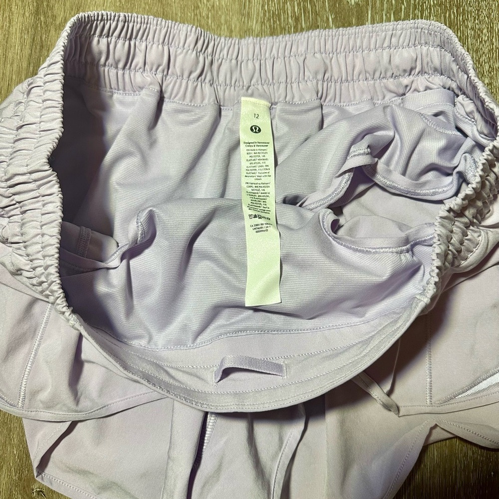 Lululemon Hotty Hot Low Rise Lined Short 2.5” - Picture 6 of 7